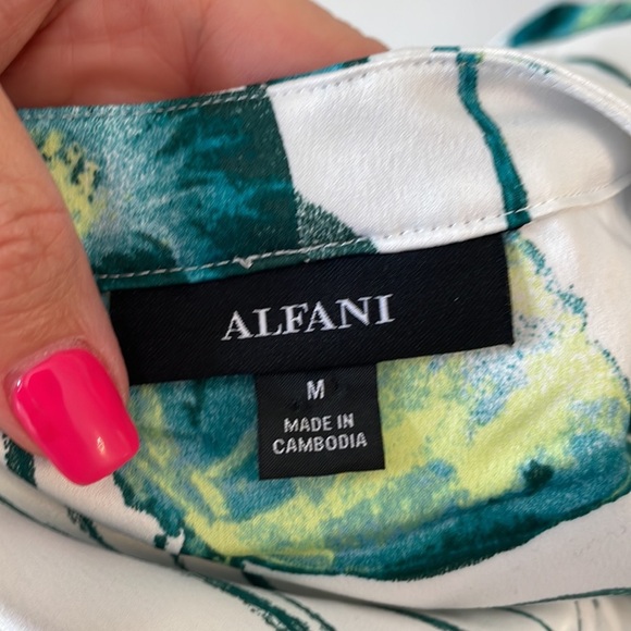 ALFANI women’s poppy floral short sleeve blouse V neck size Med white w/ green - Picture 8 of 12